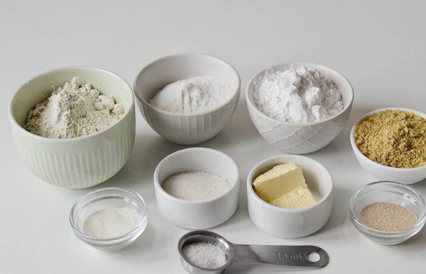 1. Этап. Хлеб без глютена: Подготовьте все ингредиенты.