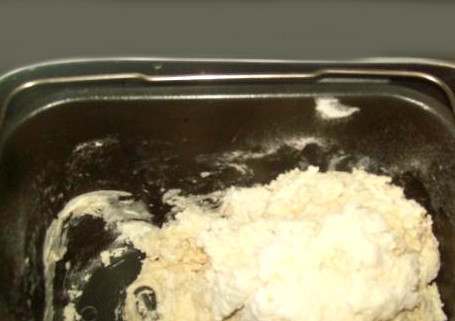 1. Этап. Вкусный белый хлеб в хлебопечке: Закрываем хлебопечку, устанавливаем программу 