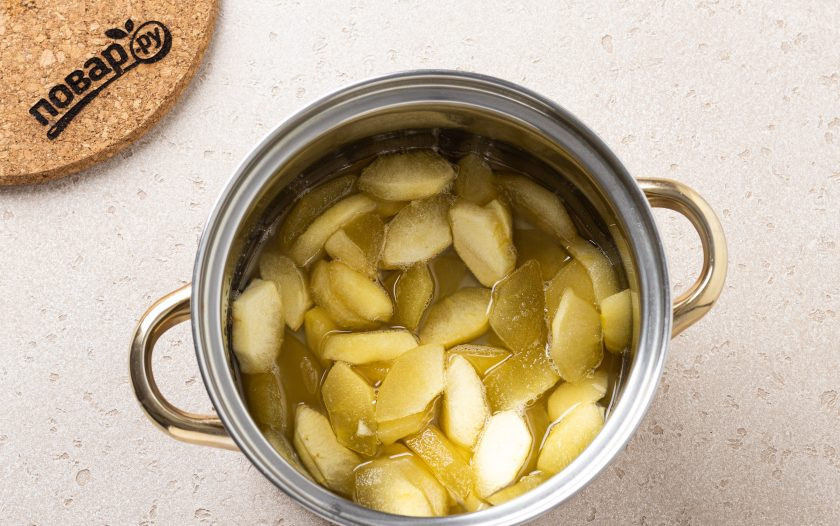 1. Этап. Варенье из яблок с лимоном: Снова проварите варенье 20 минут и оставьте на 2 часа.