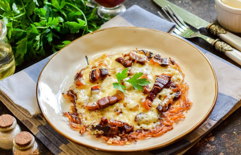 1. Этап. Хашбраун с беконом и сыром: Приятного аппетита!