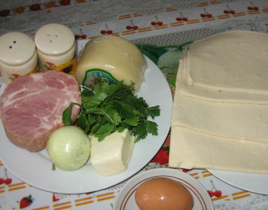 1. Этап. Хачапури с ветчиной и сыром: Подготовьте ингредиенты.