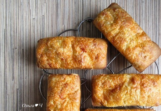 1. Этап. Заливные пирожки с индейкой: Выпекайте при 200*С около 35 минут до сухой палочки. Остудите пирожки на решетке.