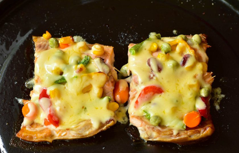 1. Этап. Горбуша с мексиканской смесью в духовке: Отправьте рыбу в духовку еще на 3-5 минут.