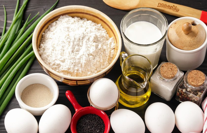 1. Этап. Дрожжевой пирог с яйцом в духовке: Подготовьте все ингредиенты по списку.