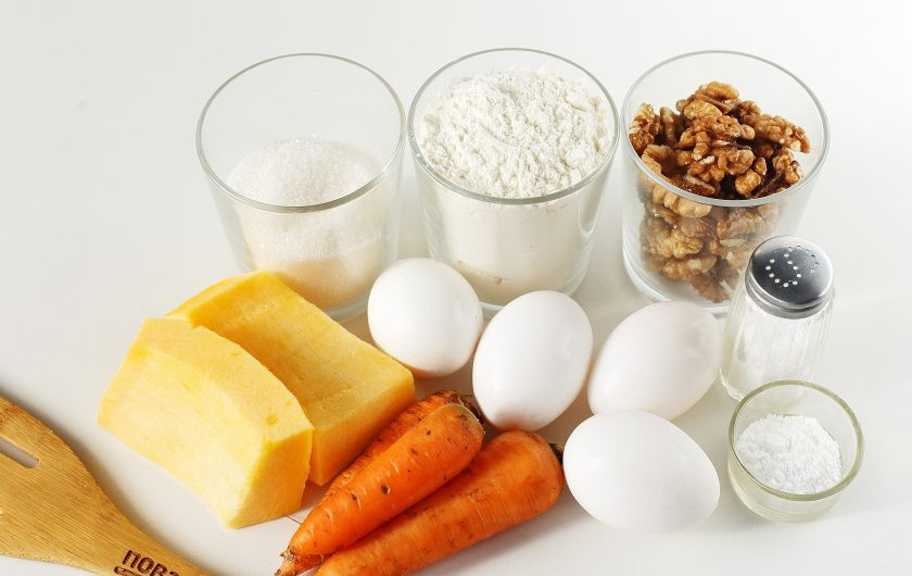 1. Этап. Тыквенно-морковный кекс: Подготовьте все ингредиенты.