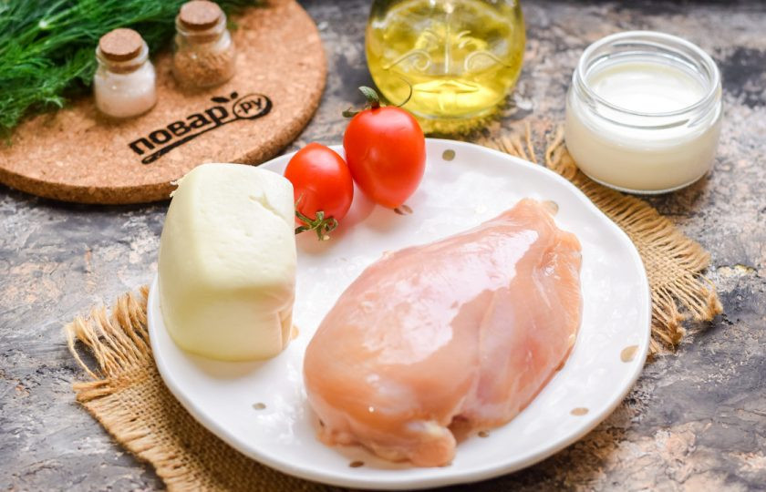 1. Этап. Куриные рулетики с моцареллой: Подготовьте все ингредиенты. Духовку прогрейте до 180 градусов.