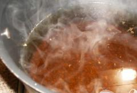 1. Этап. Черничная крем-сода: 2. В кипящую воду высыпать сахар и базилик (или мяту), помешать и довести до кипения. Варить 10 минут и потом снять с печки.