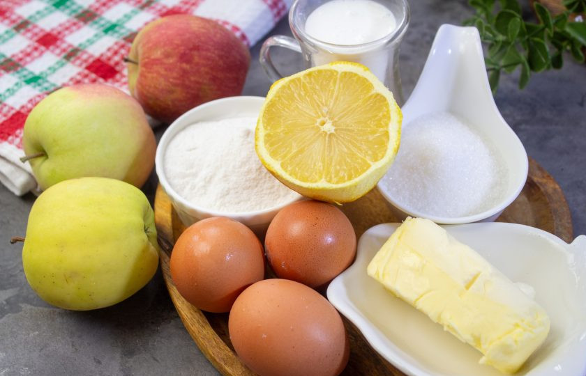 1. Этап. Яблочный пирог сестёр Симили: Подготовьте необходимые продукты для приготовления яблочного пирога.