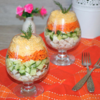 Салат с корейской морковкой, курицей и яйцом