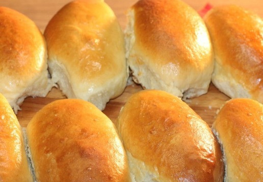 1. Этап. Пирожки с яблочной начинкой: 19. Готовые пирожки спрыскиваем водой или смазываем сливочным маслом. Удачной Вам выпечки!