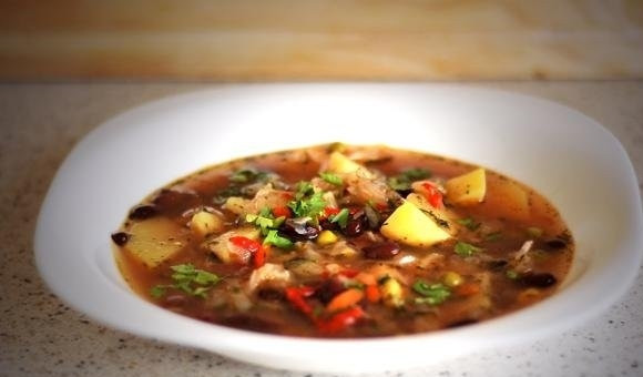 1. Этап. Фасолевый суп из красной фасоли: 6. Вот он, вкусненький и аппетитный суп из красной фасоли. И как просто! Угощайтесь!