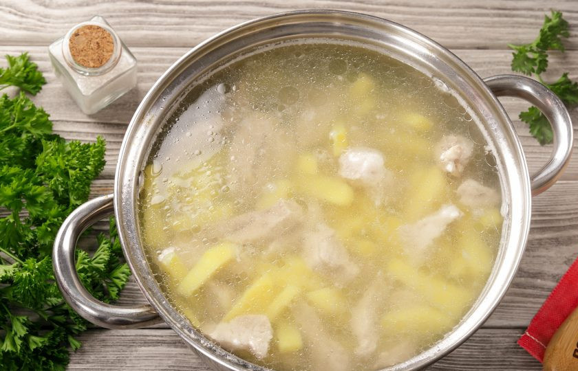 1. Этап. Похлёбка старорусская: Доведите до кипения и варите 5 минут.