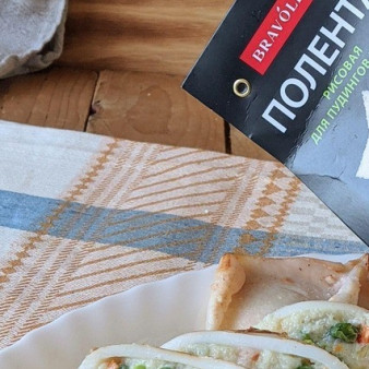 Кальмары, фаршированные рисовой полентой и овощами