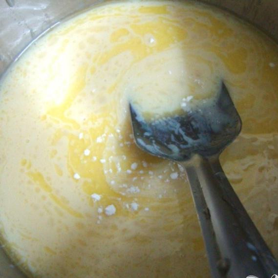 1. Этап. Банановые кексы в микроволновке: Хорошенько перемешайте.