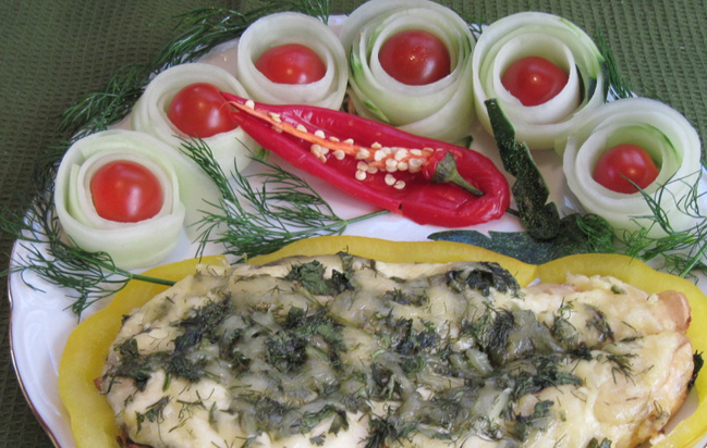 1. Этап. Красная рыба под соусом: Подаем блюдо к столу со свежими овощами. Приятного аппетита!