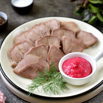 Язык отварной с хреном