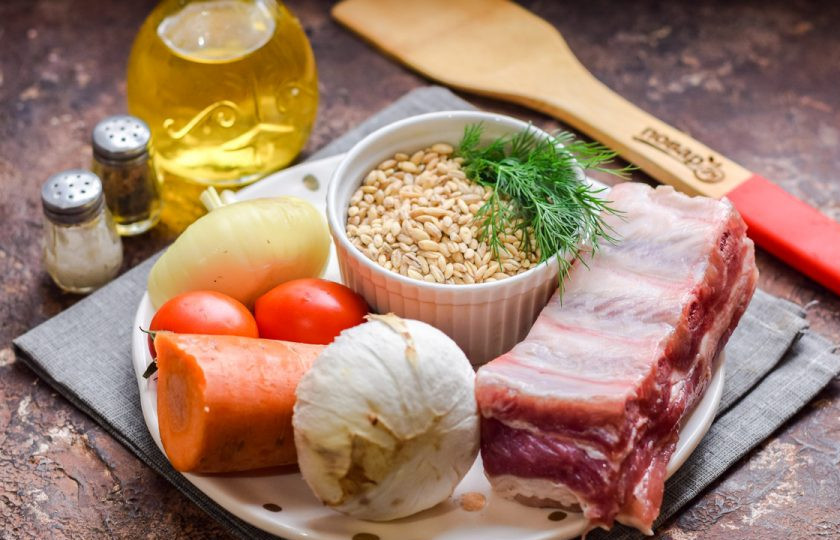 1. Этап. Ребрышки с перловкой: Подготовьте ингредиенты.