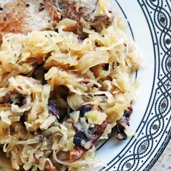 Sauerkraut With Bacon and Apples