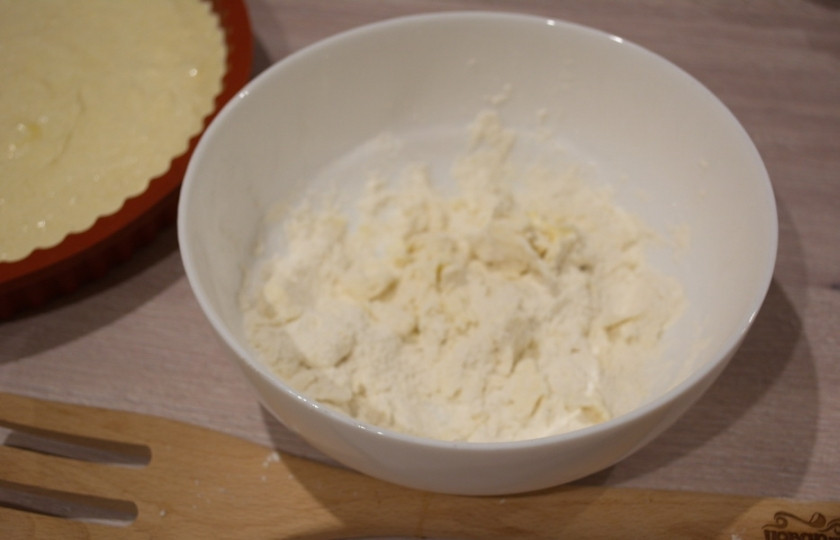 1. Этап. Творожная запеканка с песочным тестом: Получим вот такую крошку.