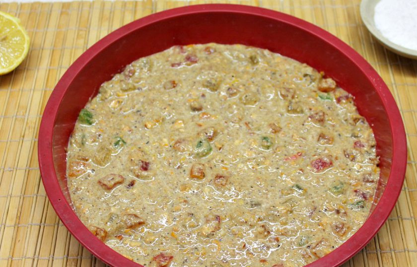 1. Этап. Нюрнбергский пряник: Тесто перекладываем в форму и распределяем равномерно. Выпекаем при температуре 180 градусов 10-12 минут.