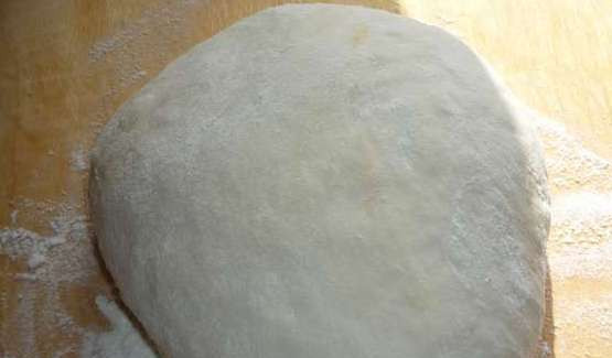 1. Этап. Баурсаки казахские: По истечении времени тесто следует обмять и поставить в тепло еще на 30-40 минут.