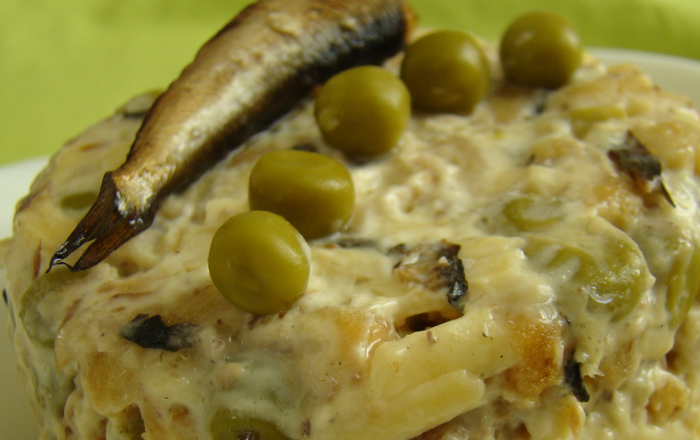 1. Этап. Салат со шпротами и сыром: Приятного аппетита!