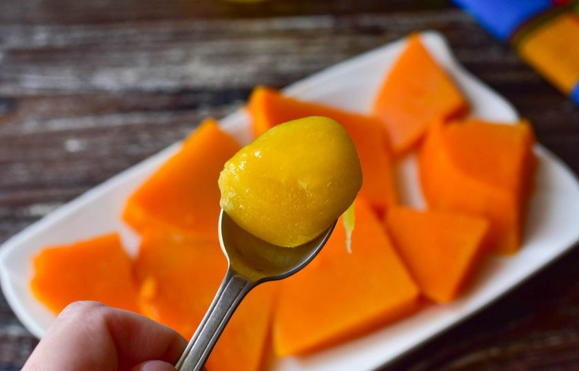 1. Этап. Тыква вареная с медом: Пока они горячие, смажьте их медом.