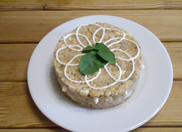 1. Этап. Салат с килькой в томате: Салат украсьте по вкусу.