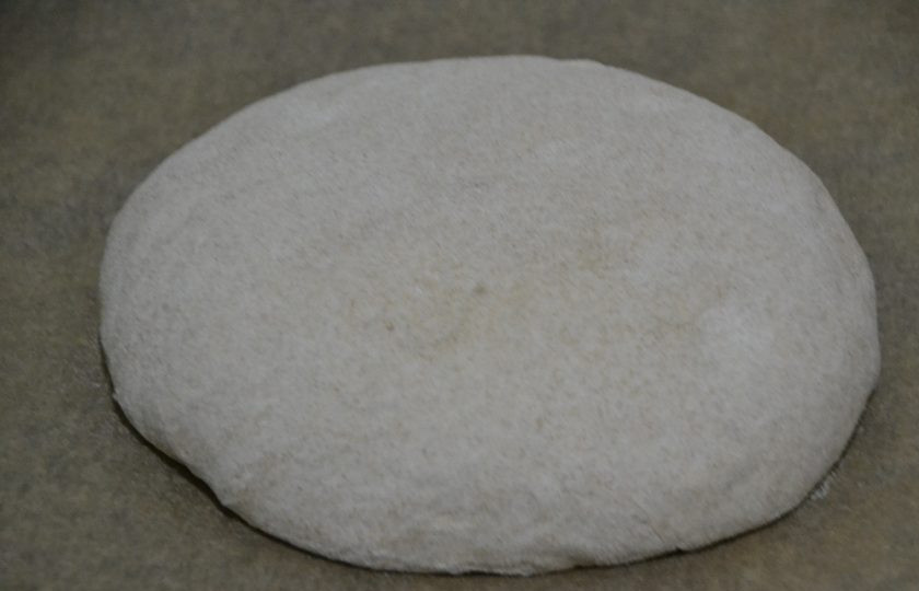 1. Этап. Подовый хлеб: Поставьте заготовку хлеба на расстойку прямо на лист для выпечки 