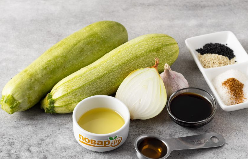 1. Этап. Кабачок маринованный в соевом соусе на зиму: Подготовьте все ингредиенты.