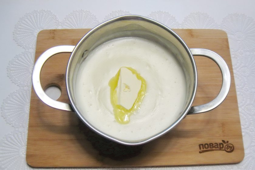 1. Этап. Шоколадно-ванильный крем: Добавьте сливочное масло и перемешайте.