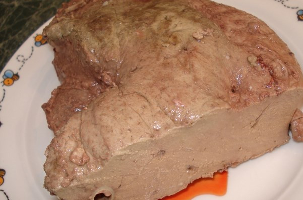 1. Этап. Печеные пирожки: Печень моем и чистим от пленочек. Отварите ее.