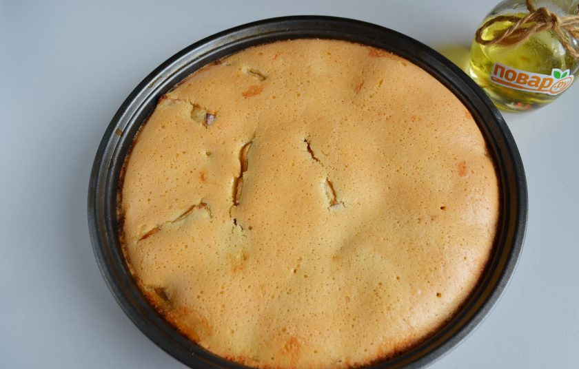 1. Этап. Яблочный пирог Татьяны Толстой: 8. Пирог полностью остудите в форме.