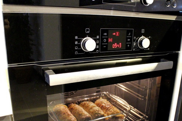 1. Этап. Бризоль в духовке: И отправляем их в духовку минут на 10.