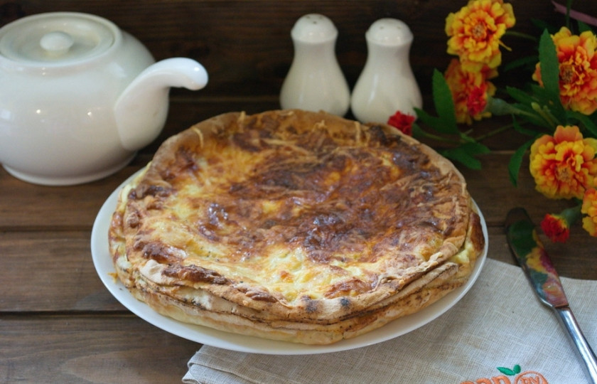 1. Этап. Ачма ленивая из лаваша: 8. Разогрейте духовку до 200 градусов. Выпекайте ачму в духовке около 30 минут. На поверхности ачмы появится румяная корочка. Сама ачма в форме может вздуться. Не переживайте. После остывания ачма опустится.