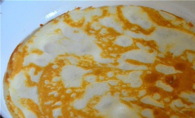 1. Stage. Pancakes with julienne in cream sauce: Bake pancakes according to your favorite recipe. For this recipe we need 10 pancakes