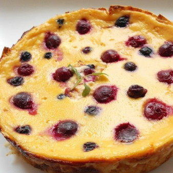 Слоеный пирог с ягодами