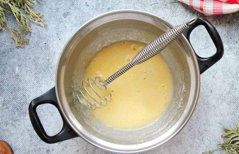 1. Этап. Яичный пунш: Все хорошо взбейте до растворения сахаринок.