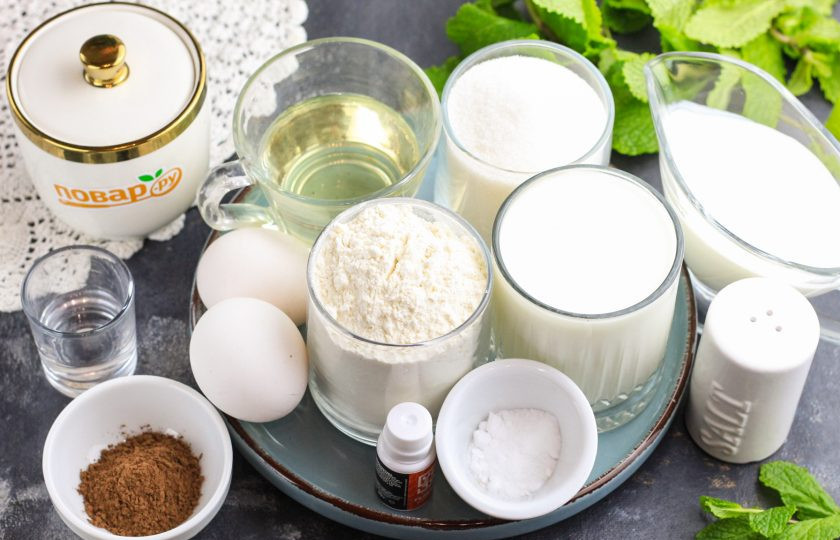 1. Этап. Торт Красный бархат с творожным кремом: Подготовьте указанные ингредиенты.