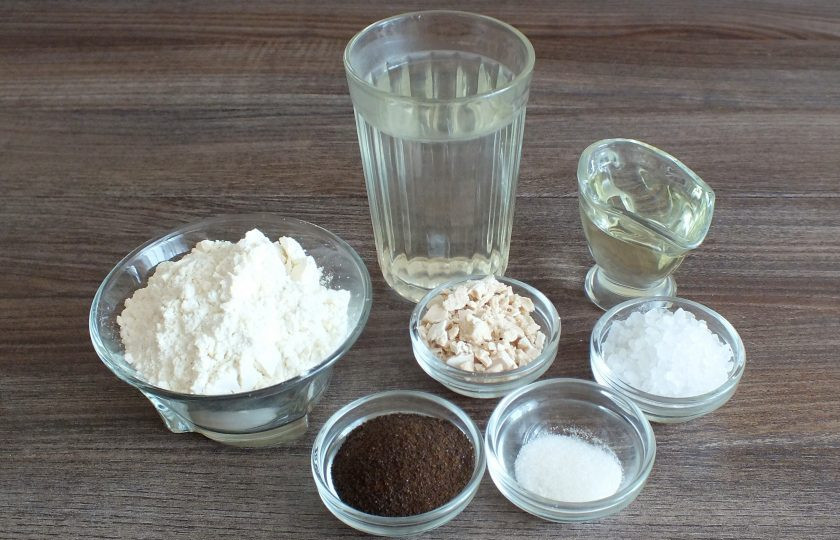 1. Этап. Пшеничный хлеб с солодом: Подготовьте необходимые ингредиенты.