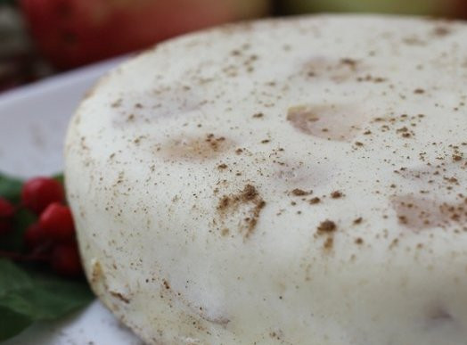 1. Этап. Творожная запеканка на пару: Теперь ждем, пока запеканка полностью остынет и извлекаем ее их формы, посыпаем корицей. Творожная запеканка на пару готова. Приятного всем аппетита!