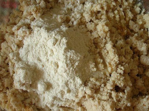 1. Этап. Суфле из куриного фарша: Сюда же добавляем муку, снова перемешиваем.