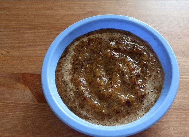 1. Этап. Сливовое варенье с какао: 2. Сливы нужно тщательно помыть и разделить на половинки. Убрать косточку и пропустить через мясорубку.