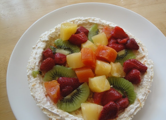 1. Этап. Творожный десерт с тропическими фруктами: 7. Затем выложите фрукты и можно подавать десерт к столу. Приятного аппетита!