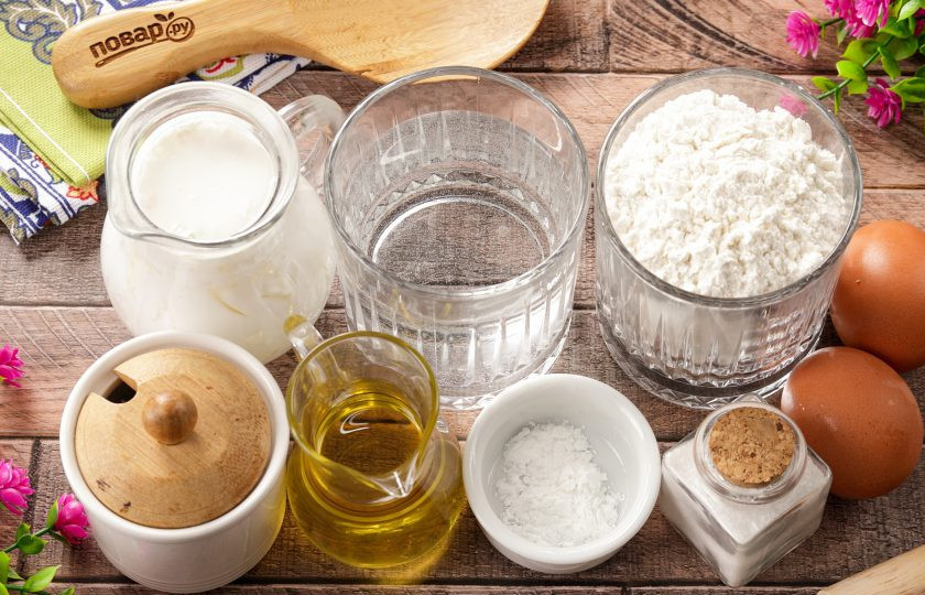 1. Этап. Блины на простокваше: Подготовьте все ингредиенты по списку. Простокваша и яйца должны быть комнатной температуры.