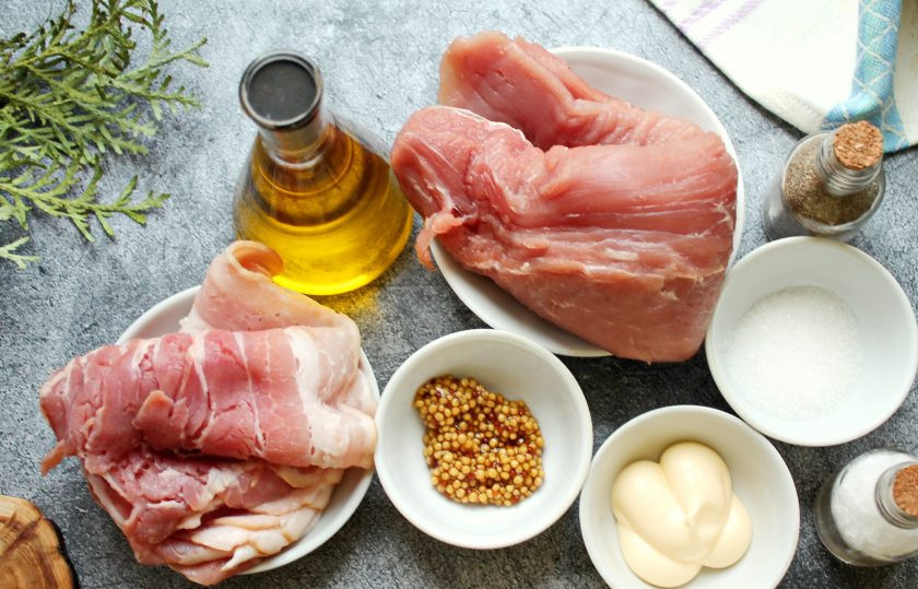 1. Этап. Свиные медальоны в беконе: Подготовьте все необходимые ингредиенты для приготовления свиных медальонов в беконе.