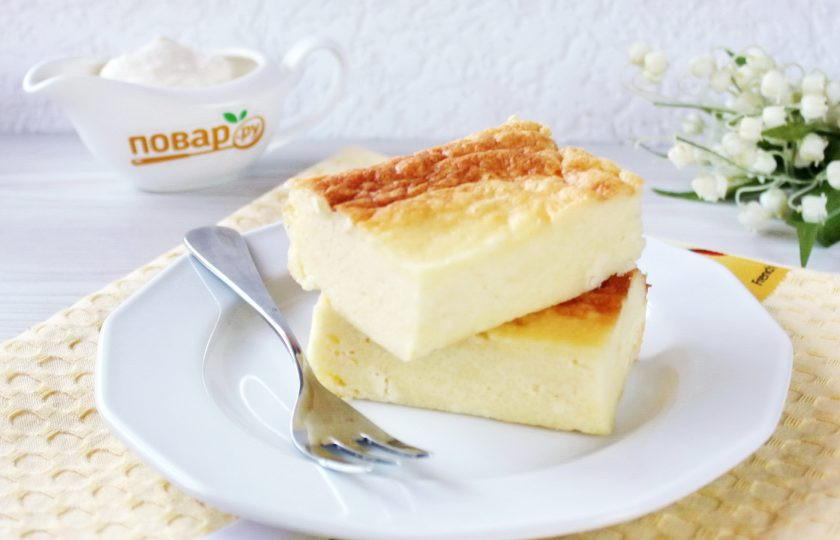 1. Этап. Творожная запеканка для детей: Готовую запеканку достаньте из духовки, немного охладите, нарежьте и подавайте к столу.