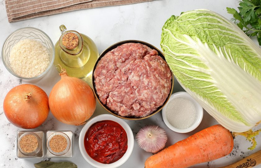 1. Этап. Голубцы из пекинской капусты: Подготовьте все ингредиенты.