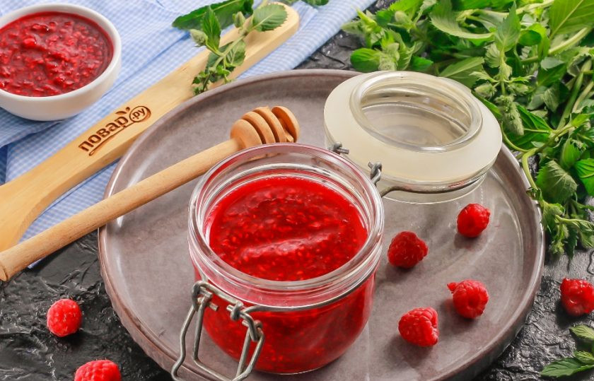 1. Этап. Малина с медом на зиму без варки: Перелейте малиновое пюре с медом в чистую и сухую горячую банку, сразу же закройте горячей крышкой и дайте остыть. Перенесите на холод: в холодильник, в погреб или подвал. Храните варенье не более 6 месяцев.