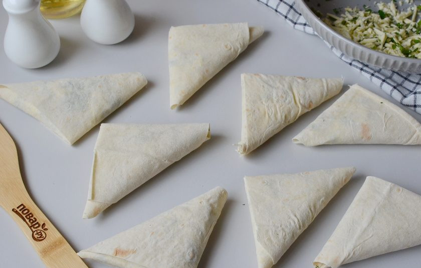 1. Этап. Пирожки в лаваше: Сформируйте все пирожки.